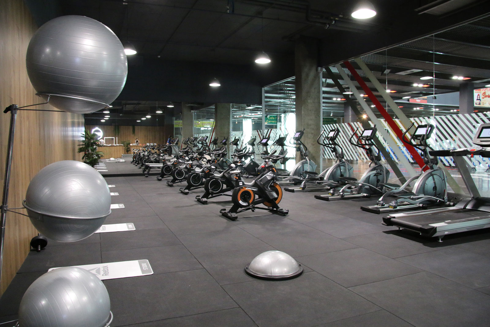 Servicios Centro Comercial Camaretas